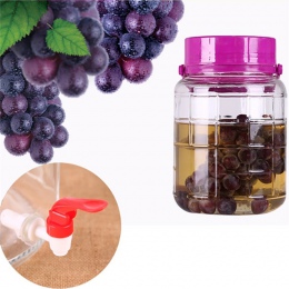 Praktyczny plastikowy kranik do szklanego słoja pozwalającego na dozowanie napoju lemoniady wina mrożonej herbaty