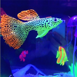 Kolorowa silikonowa sztuczna rybka fluorescencyjna do akwarium świecąca ozdoba dekoracja jak żywa