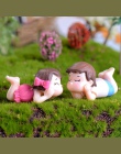 2 sztuk śliczne miłośników chłopiec dziewczyna leży na z przodu miniaturowy ogród Bonsai domek dla lalek wystrój