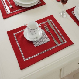 Dekoracyjne podkładki na stół eleganckie prostokątne maty ochronne wysadzane cyrkoniami ozdobne serwetki do jadalni beżowe białe