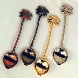 Okrągła łyżeczka deserowa z oryginalnie zakończoną rączką w kształcie palmy kolor srebrny złoty mosiądz zastawa stołowa