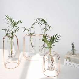 Dekoracyjny metalowy złoty stojak z szklaną fiolką na kwiaty ozdobny druciany żelazny wysoki wazon do sypialni salonu