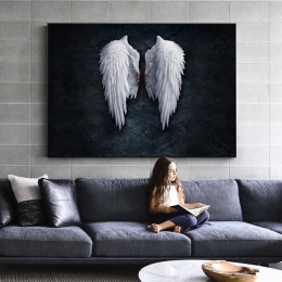 Dekoracyjny obraz ścienny skrzydła anioła na czarnym tle płótno artystyczne wzornictwo nowoczesny design do salonu sypialni