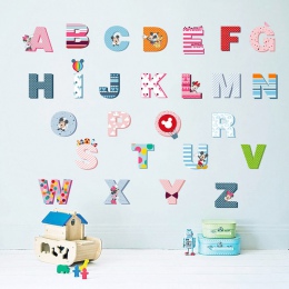 Cartoon kolorowe 26 litery naklejki ścienne w formie alfabetu dla dzieci pokoje dla dzieci przedszkole Room Decor naklejki ścien