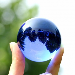 Kolorowa szklana kryształowa kula magiczna dekoracyjna ozdobna kulisty kształt