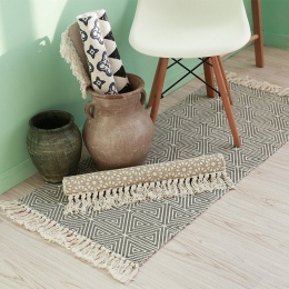 Dekoracyjny bawełniany dywanik z oryginalnymi frędzlami w naturalnej kolorystyce skandynawski styl ozdobna narzuta