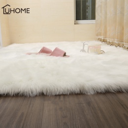Nowoczesny elegancki puszysty dywan do salonu sypialni miękki w dotyku z sztucznym futrem w kolorze białym czarnym różowym
