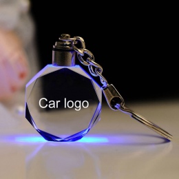 Słynny samochód Logo kryształowe rękodzieło zmieniającym kolorowe LED światła laserowego grawerowane DIY samochodów brelok do kl