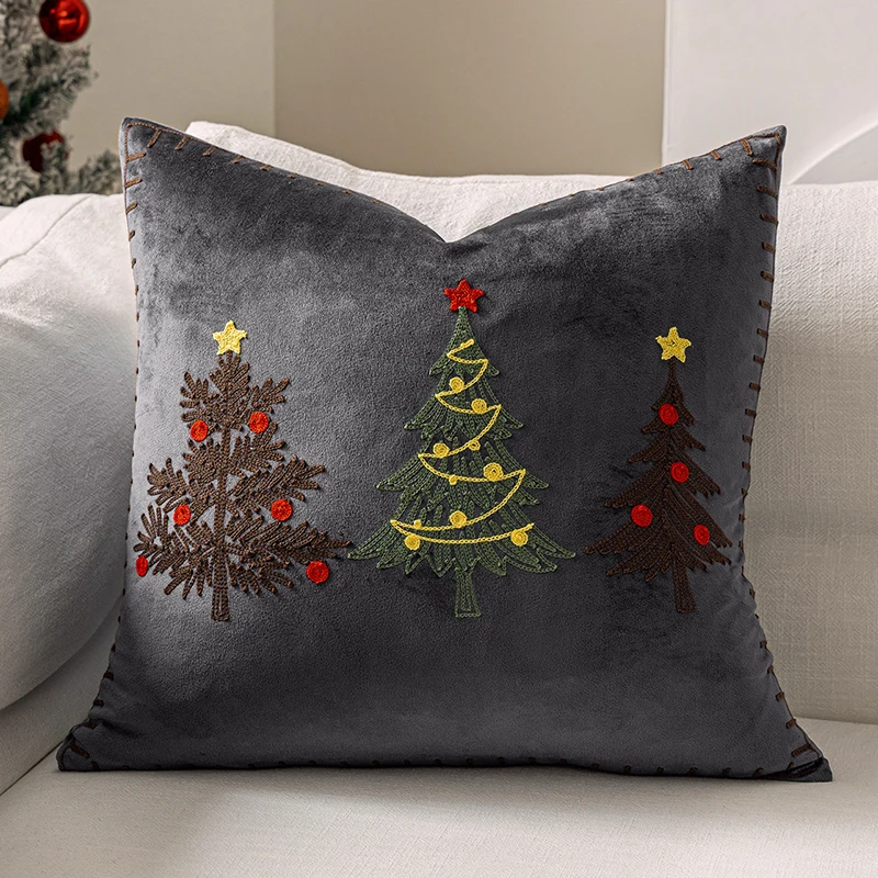 Aksamitna poszewka na poduszkę świąteczna z haftem — choinka 45x45 cm Różowy