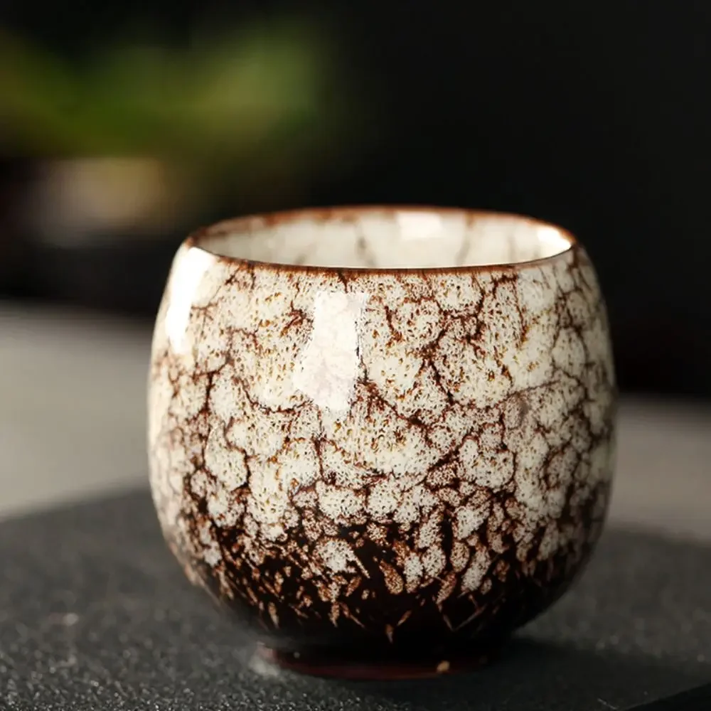 Ceramiczna filiżanka do herbaty w stylu japońskim ze wzorem z pieca Beżowy