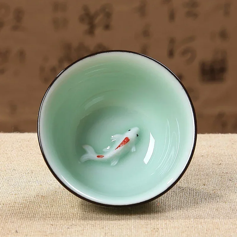 Ceramiczna filiżanka do herbaty celadon z motywem karpia – 40ml Czarny