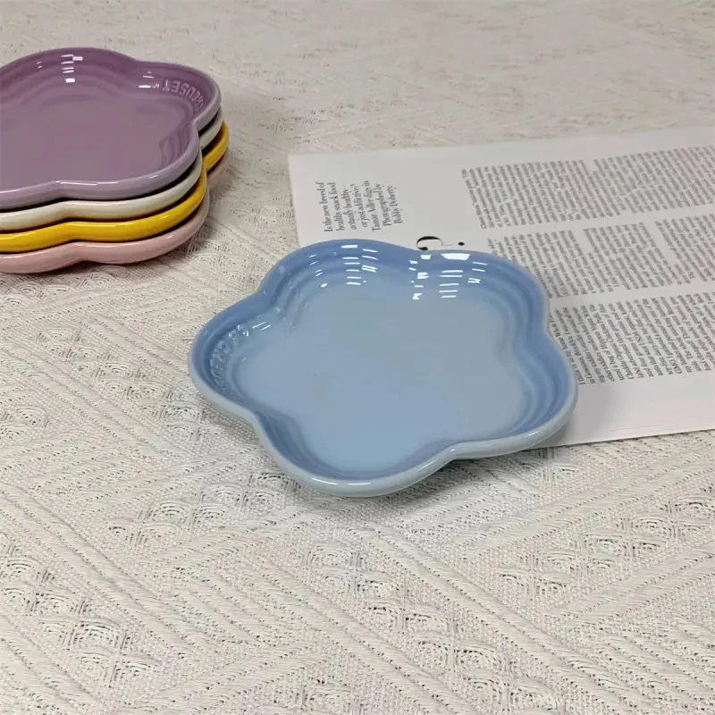 Ceramiczna miska dla kota w kształcie kwiatu śliwy, 14 cm Czarny