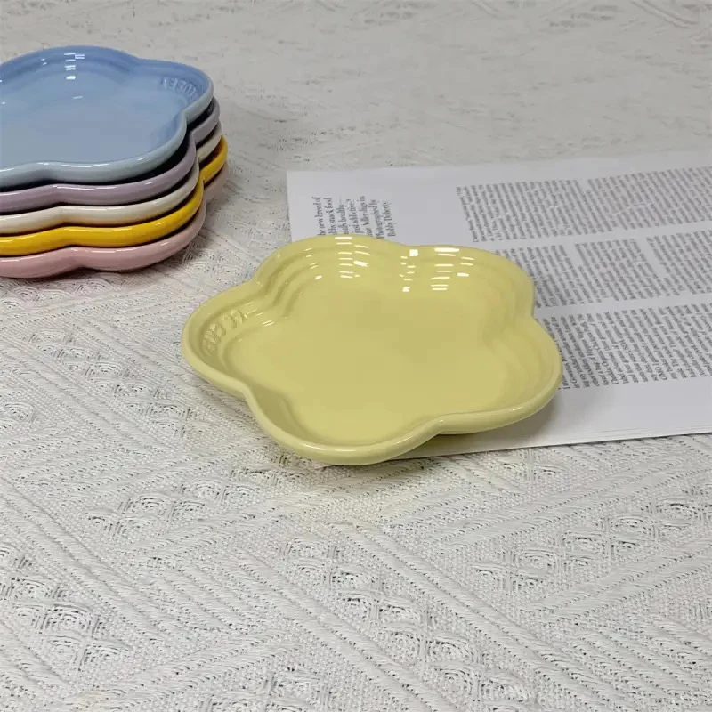 Ceramiczna miska dla kota w kształcie kwiatu śliwy, 14 cm Szary