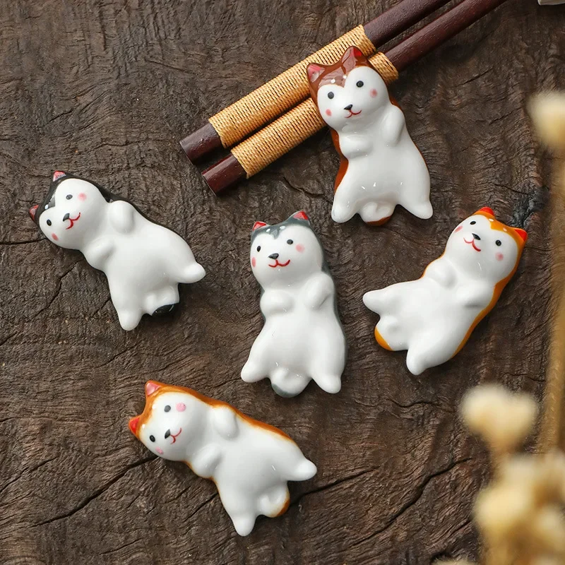 Ceramiczna podpórka pod pałeczki i sztućce w kształcie żaby i kota Szary