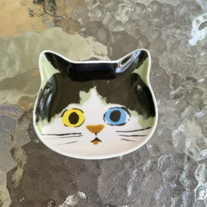 Ceramiczne naczynie na sos z mordką kota Jasnoszary