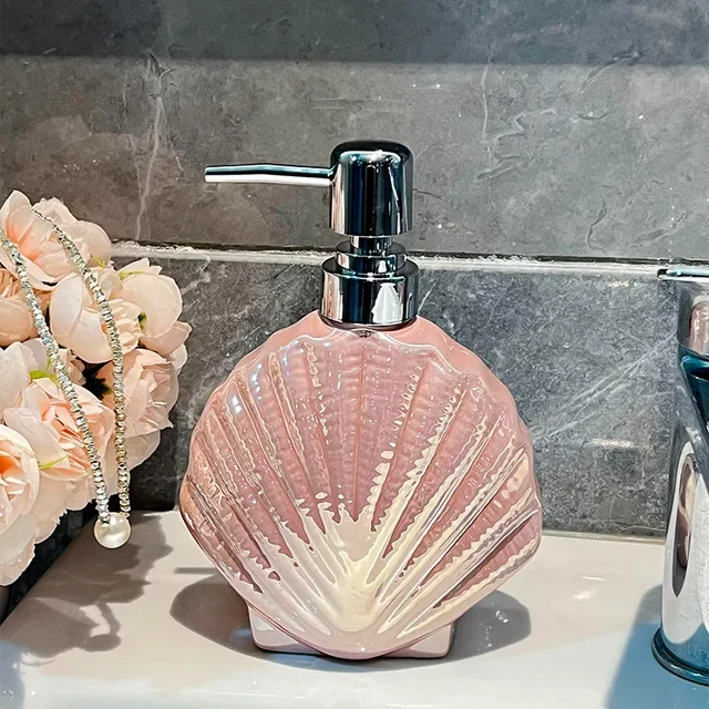 Ceramiczny dozownik mydła w kształcie muszli 420 ml Różowy