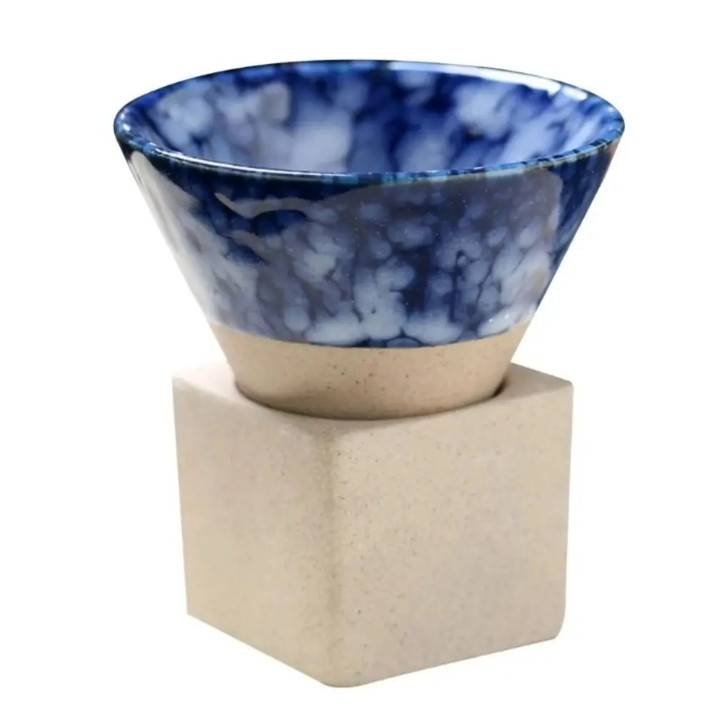 Ceramiczny kubek do kawy i herbaty w kształcie stożka z podstawką 100 ml Czarny