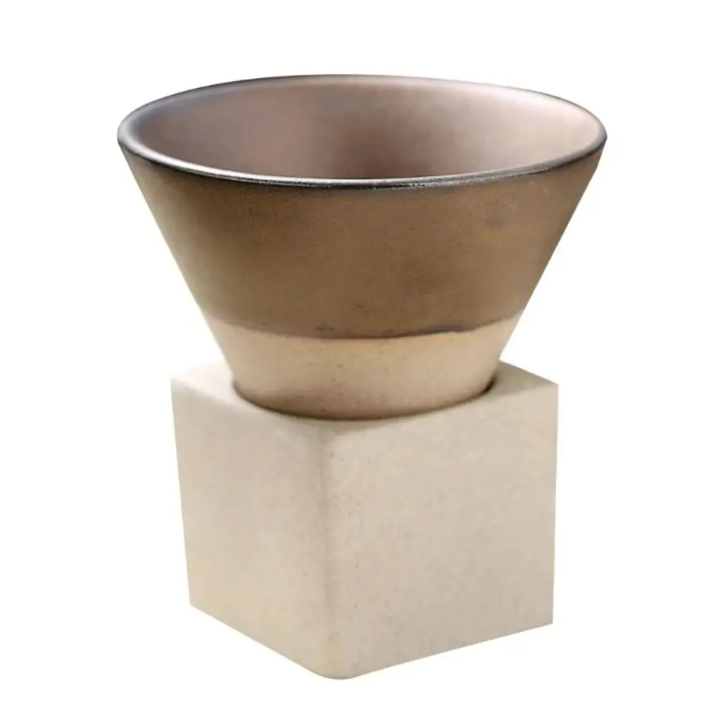 Ceramiczny kubek do kawy i herbaty w kształcie stożka z podstawką 100 ml Głęboki niebieski