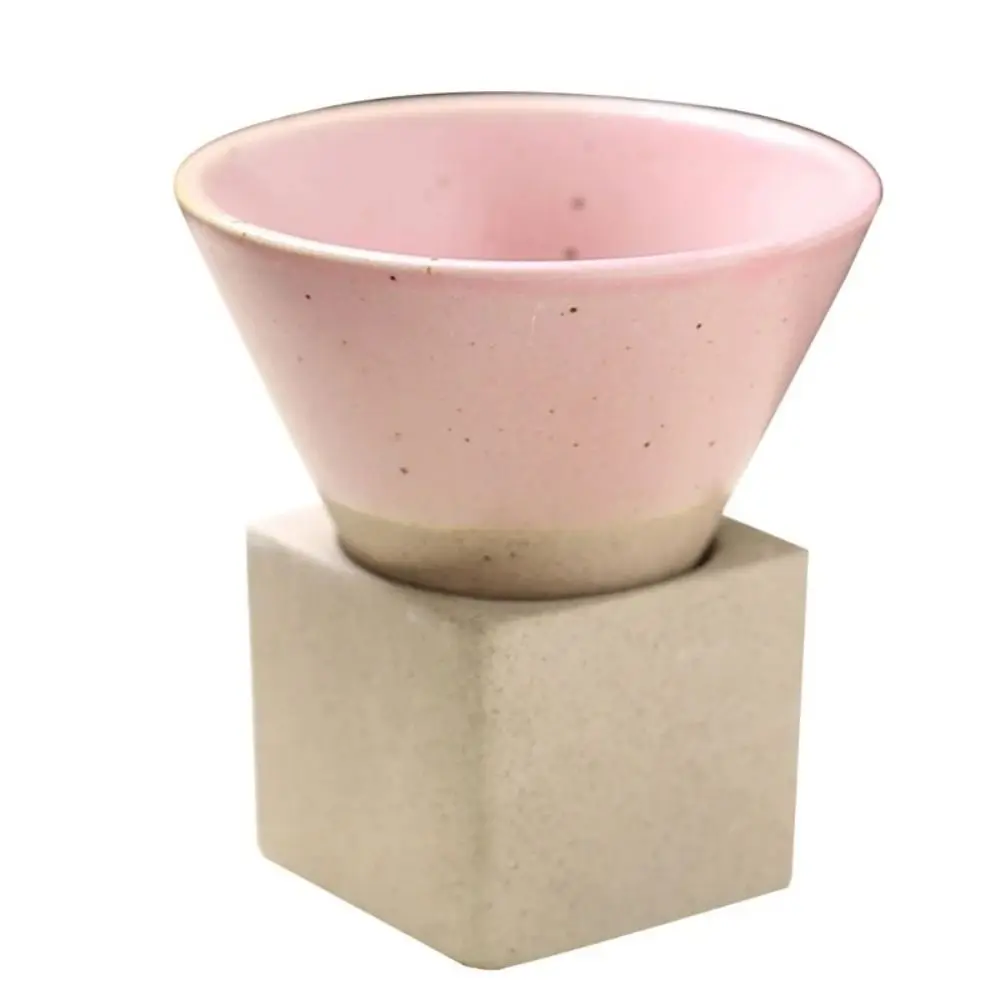 Ceramiczny kubek do kawy i herbaty w kształcie stożka z podstawką 100 ml Jasnozielony