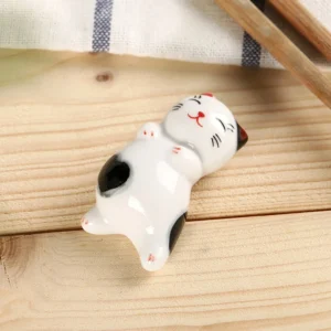 Ceramiczny stojak na pałeczki w kształcie kotka w stylu japońskim Czerwony
