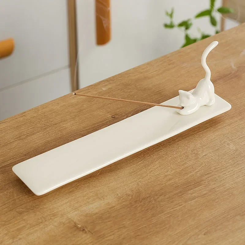 Ceramiczny uchwyt na kadzidła - kot i królik Czerwony
