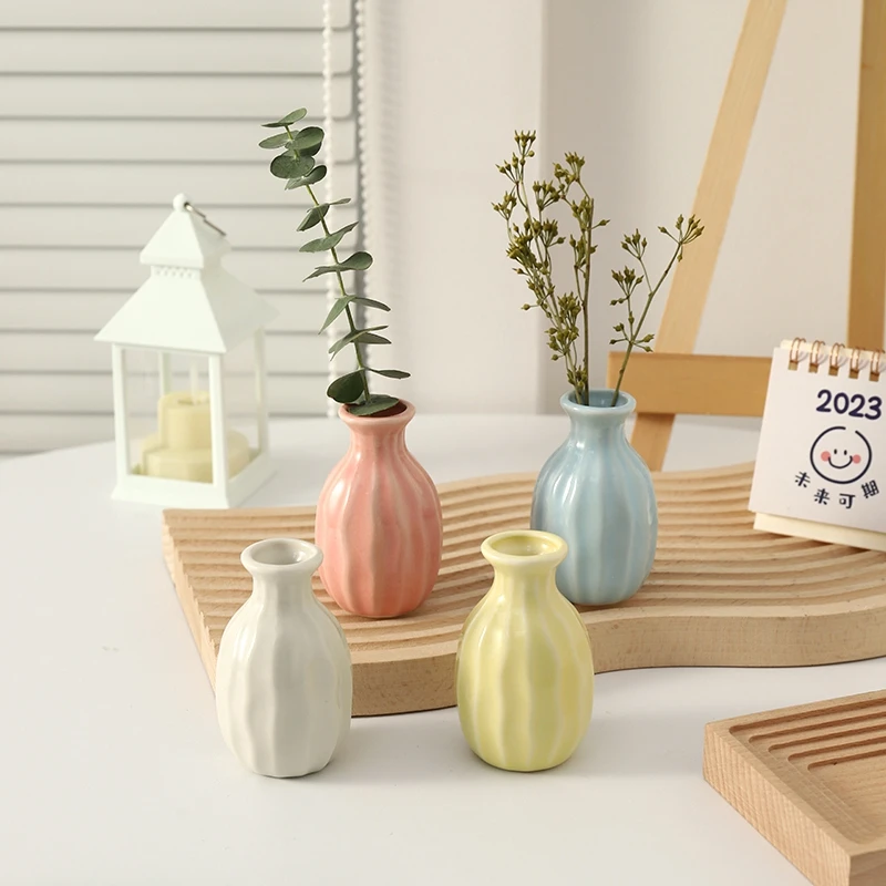 Ceramiczny wazon w stylu skandynawskim na kwiaty Róża czerwona