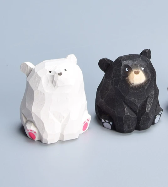 Drewniana figurka niedźwiedzia polarnego rzeźbiona Khaki