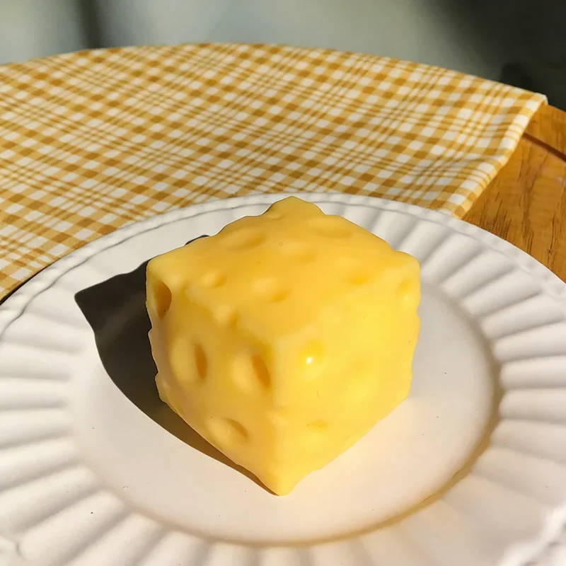 Duża piankowa piłka antystresowa ser squishy do ściskania Khaki