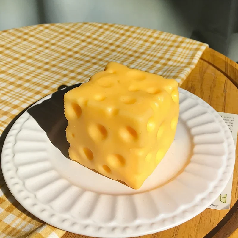 Duża piankowa piłka antystresowa ser squishy do ściskania Szampan
