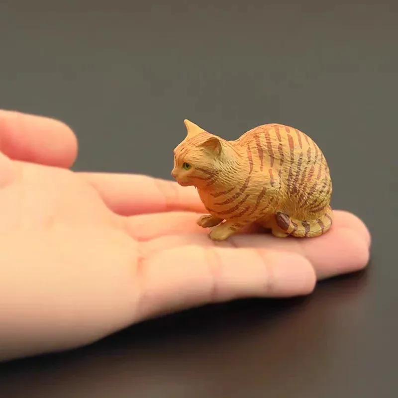 Figurka pomarańczowego kota PVC realistyczna miniatura na biurko Jasnoszary