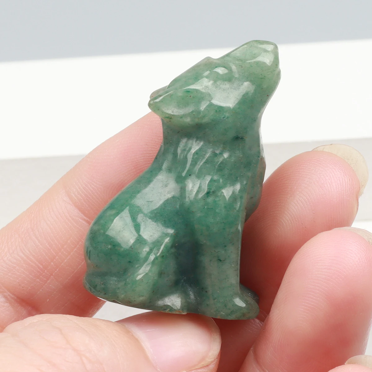 Figurka wilka z naturalnego kamienia ozdoba biurka Jasnożółty