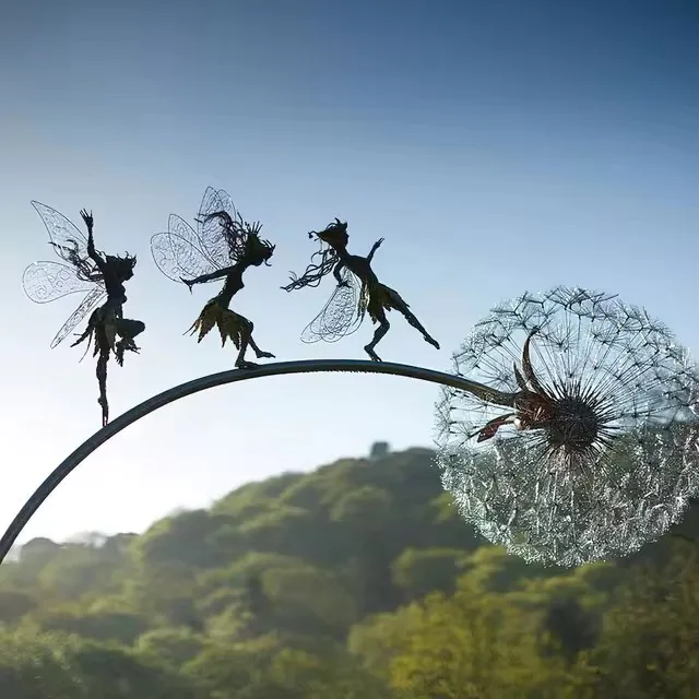 Figurka wróżki z drutu stalowego do ogrodu — miniatura Róża