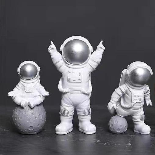 Figurki astronautów – zestaw 4 miniatur do dekoracji biurka i stołu Armijna zieleń