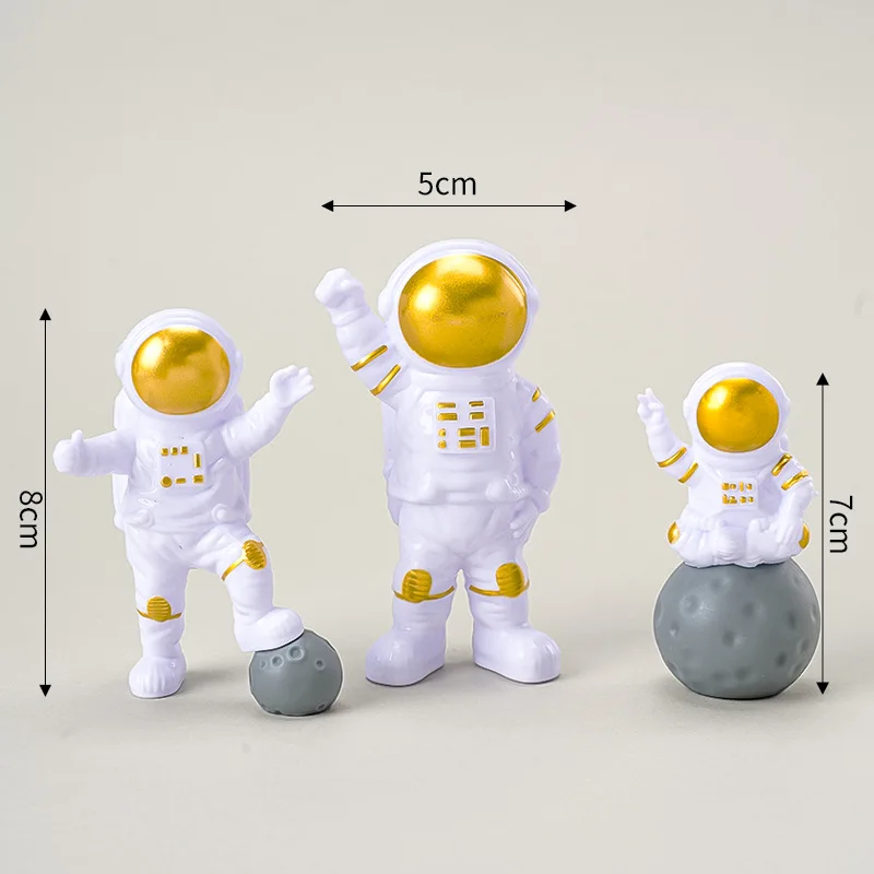 Figurki astronautów – zestaw 4 miniatur do dekoracji biurka i stołu Czekolada