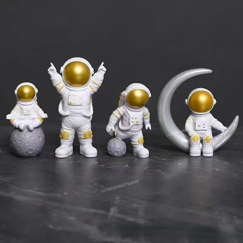 Figurki astronautów – zestaw 4 miniatur do dekoracji biurka i stołu Jasnozielony