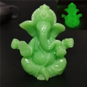 Kamienna figurka Ganesha — hinduska statuetka do ogrodu zen śliwka