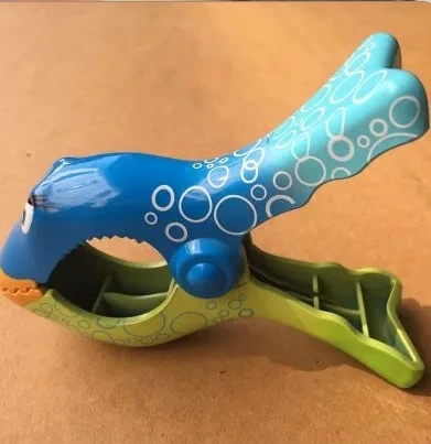 Plastikowe klipsy plażowe ze zwierzętami do leżaka i ręcznika Fioletowy