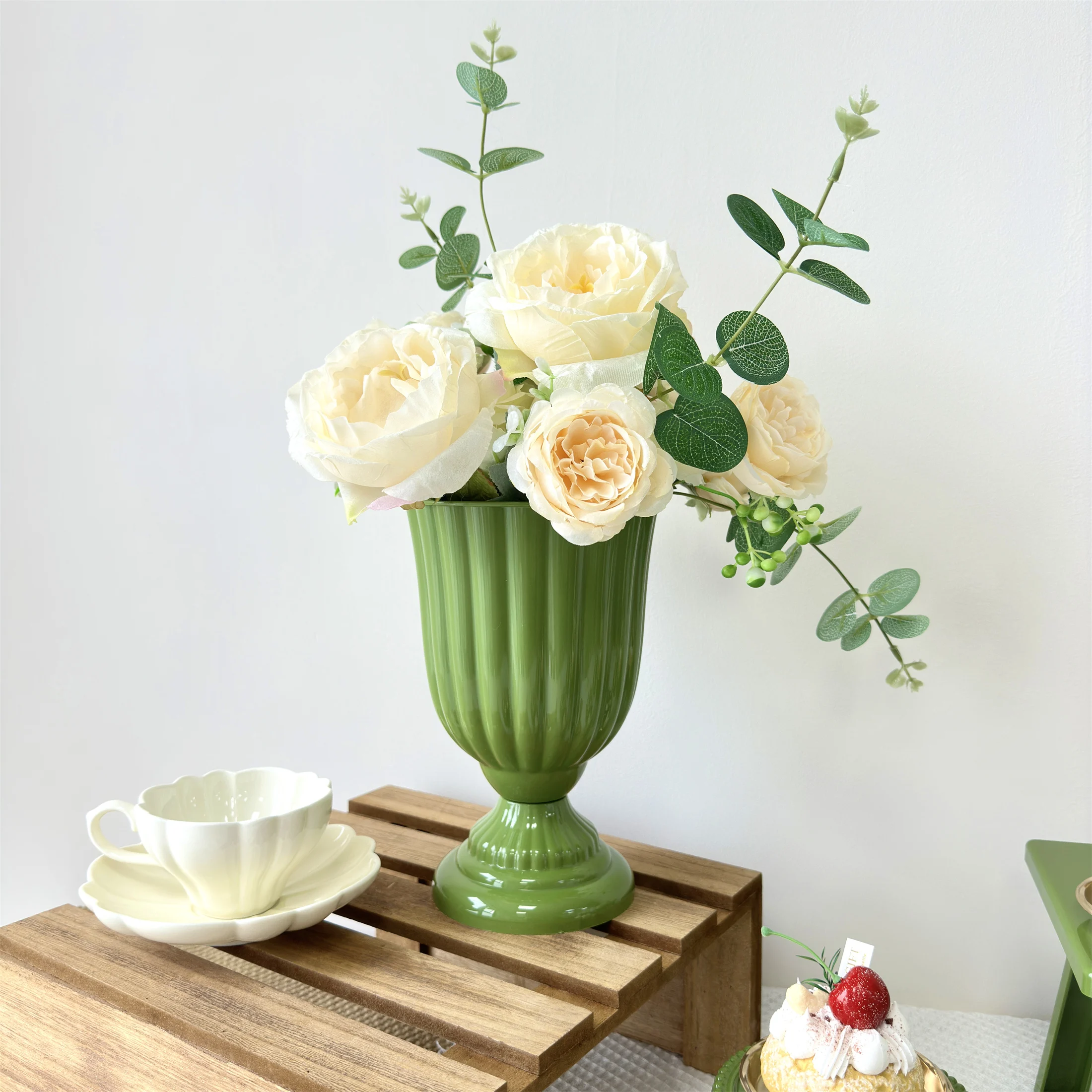 Kolorowy ceramiczny wazon retro na stół dekoracyjny Armijna zieleń