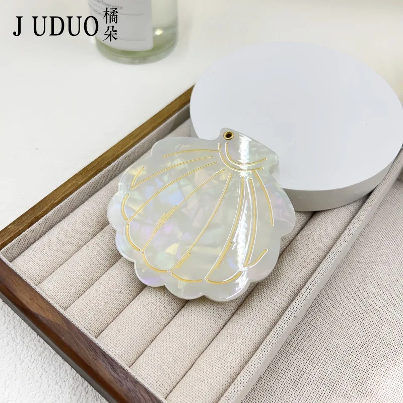 Lusterko kieszonkowe w etui — małe lusterko do makijażu Srebrny