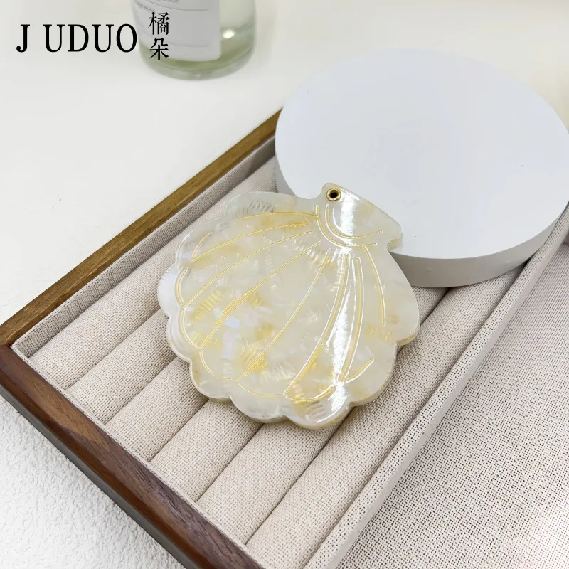 Lusterko kieszonkowe w etui — małe lusterko do makijażu Złoto
