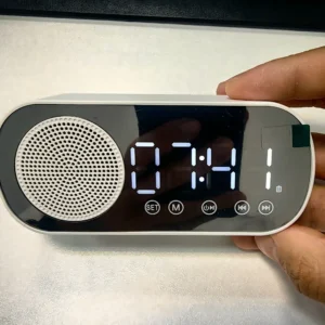 Lustrzany budzik cyfrowy z radiem FM i głośnikiem Bluetooth Biały