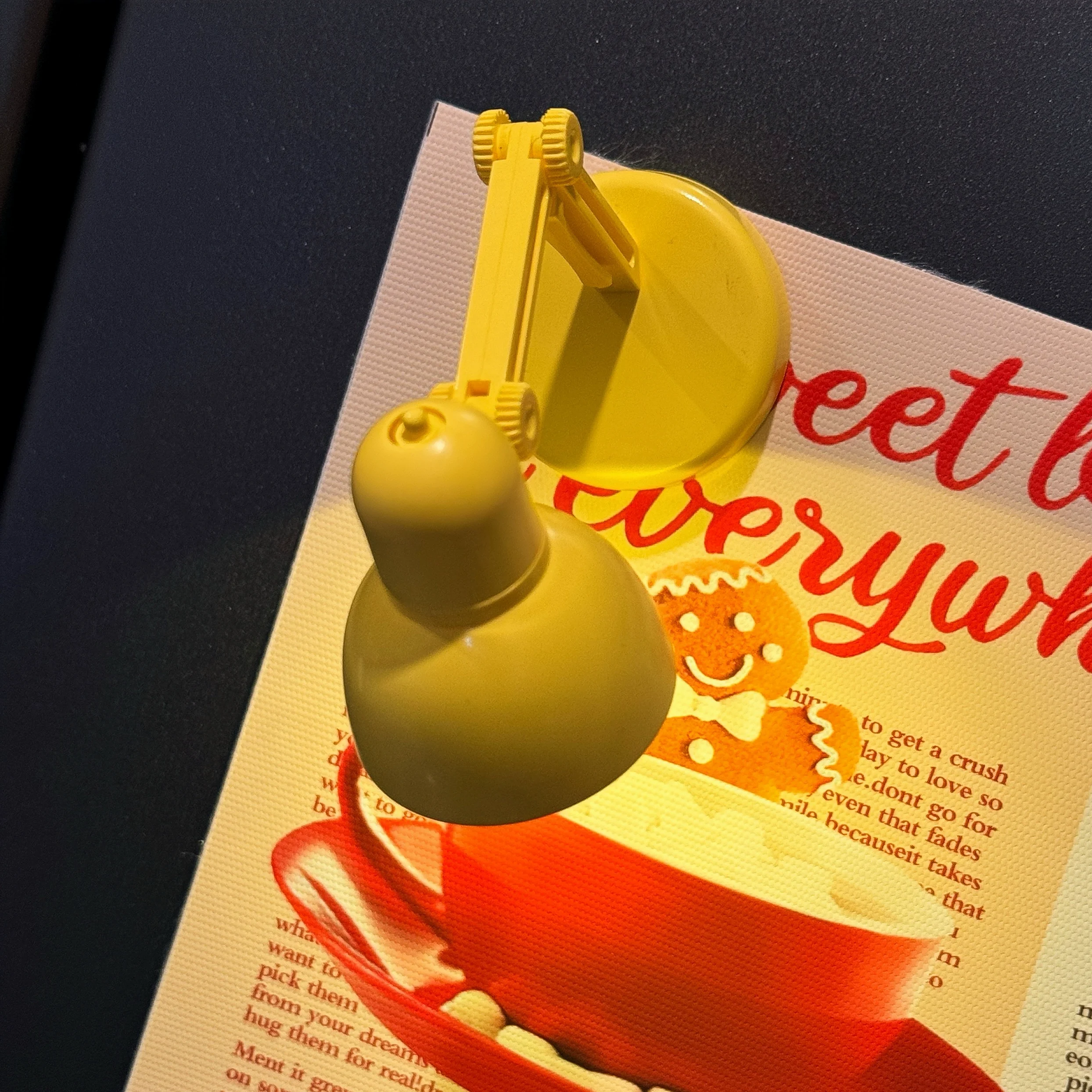 Magnes na lodówkę retro gramofon i kotek miniaturowa dekoracja domu Granatowy
