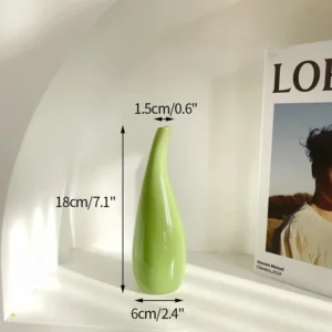 Mały biały ceramiczny wazon do kwiatów ciętych i hydroponiki żółty