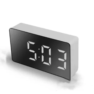 Mały cyfrowy budzik z 3 alarmami i datą wyłączania pamięci Biały