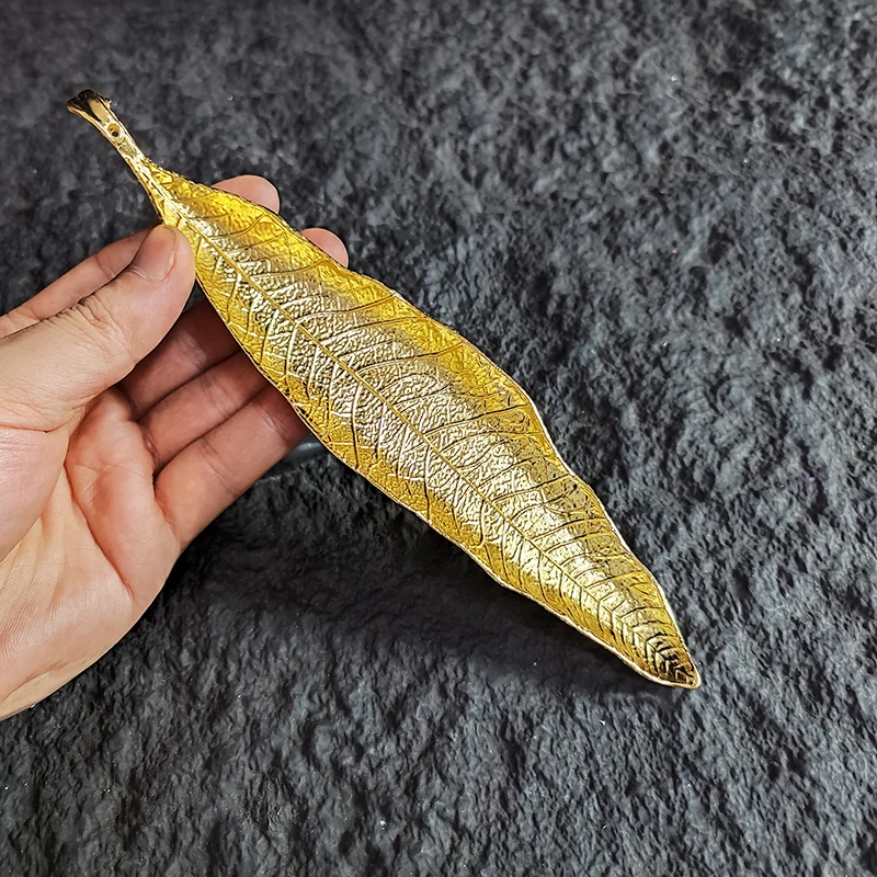 Metalowa podstawka na kadzidełka, złoty stojak do medytacji 21 cm Biały