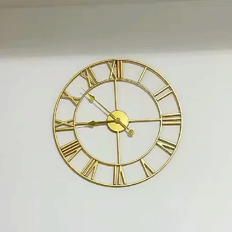 Metalowy zegar ścienny 3D z cyframi rzymskimi – retro 40 cm do salonu Złoto
