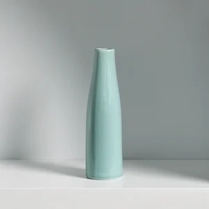 Mini ceramiczny wazon na pąki kwiatowe — ozdoba stołu i biurka śliwka