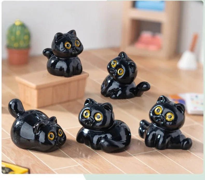 Mini figurki czarnego kota z żywicy Jasnozielony