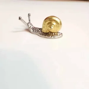 Mini kadzielnica metalowa w kształcie ślimaka lub żółwia — retro dekoracja żółty