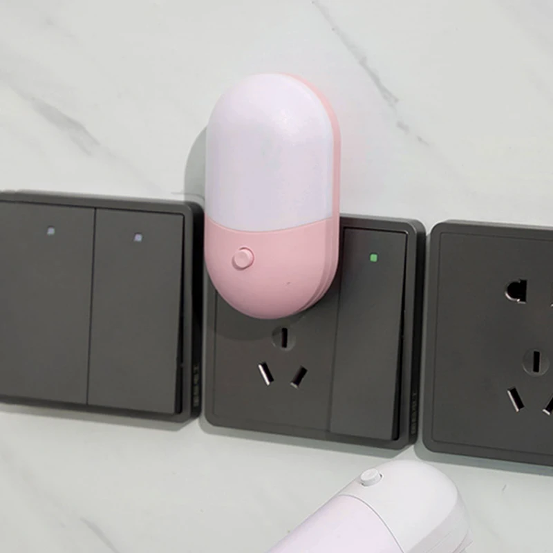 Miniaturowa lampka nocna LED wtykowa — łagodne oświetlenie do sypialni i karmiącego Różowy